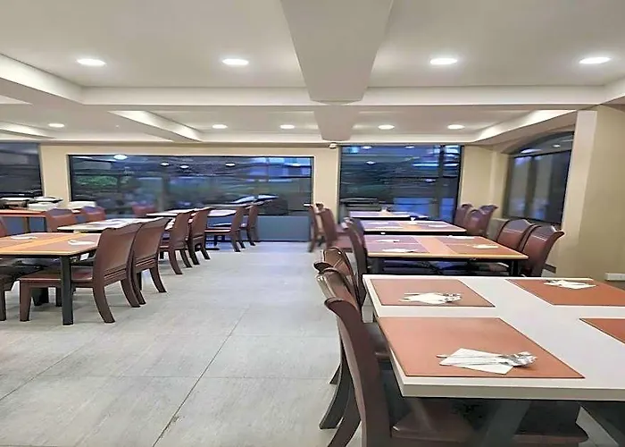 Almas Hotel